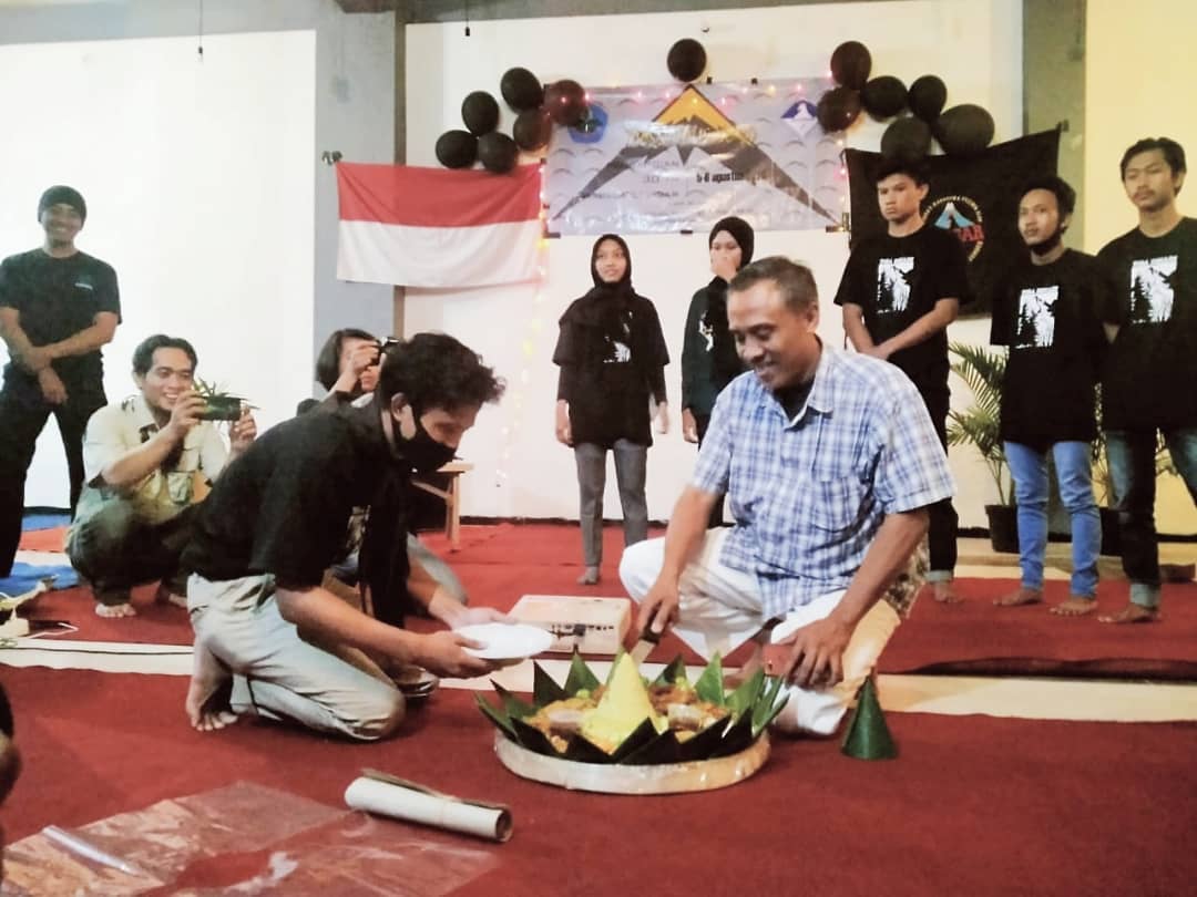 3 DEKADE HIMAPALA BEKISAR