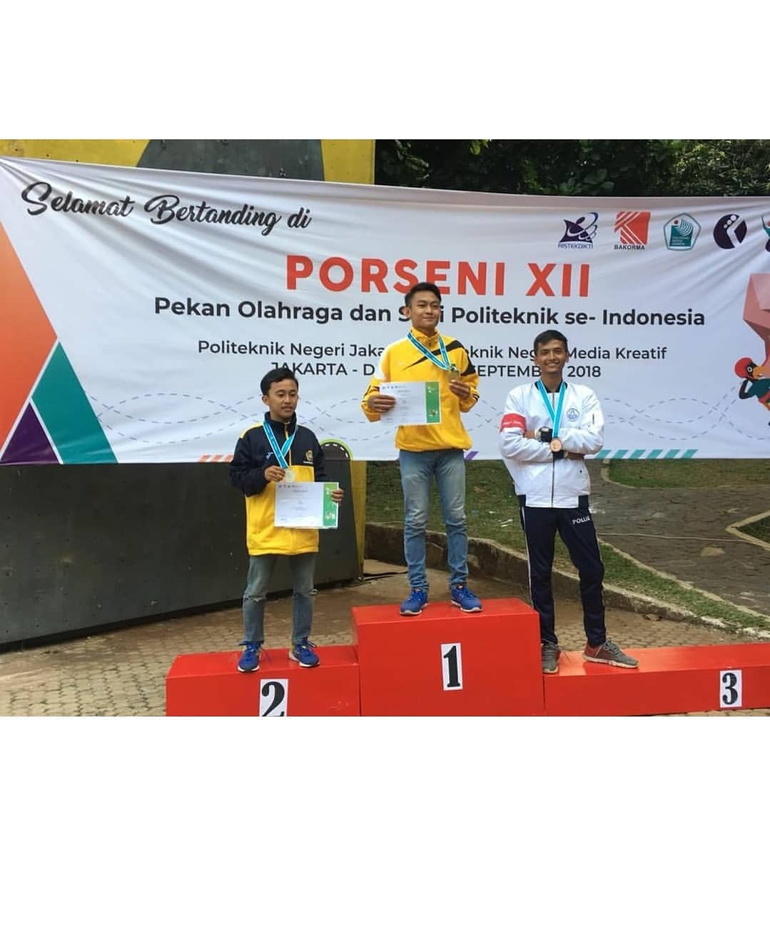 medali perak Cabang Wall Climbing nomor Speed Klasik Putra